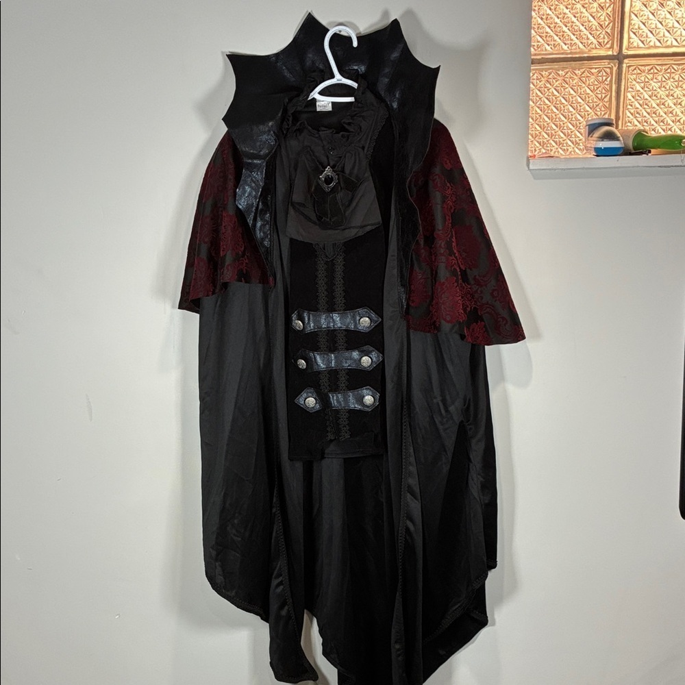 Spirit Men's Victorian Vampire Costume - Black and Red - Picture 1 of 12